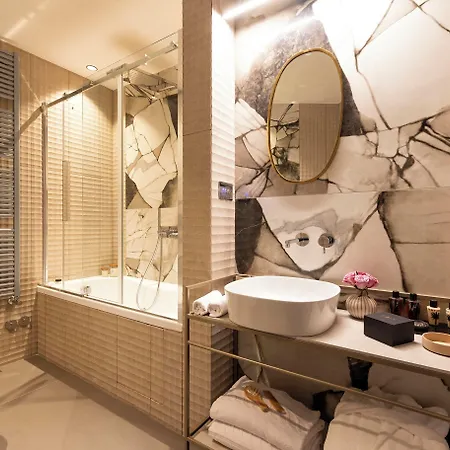 Hotel Loly Boutique 4*